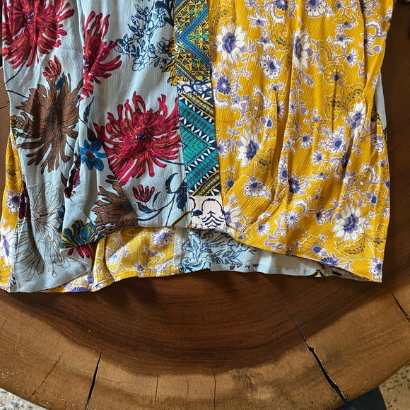 Umgee Blue and Red Flutter Sleeve Asymmetrical Blouse - Picture 5 of 7